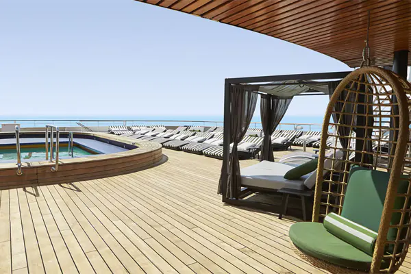 Бассейны на 10 палубе